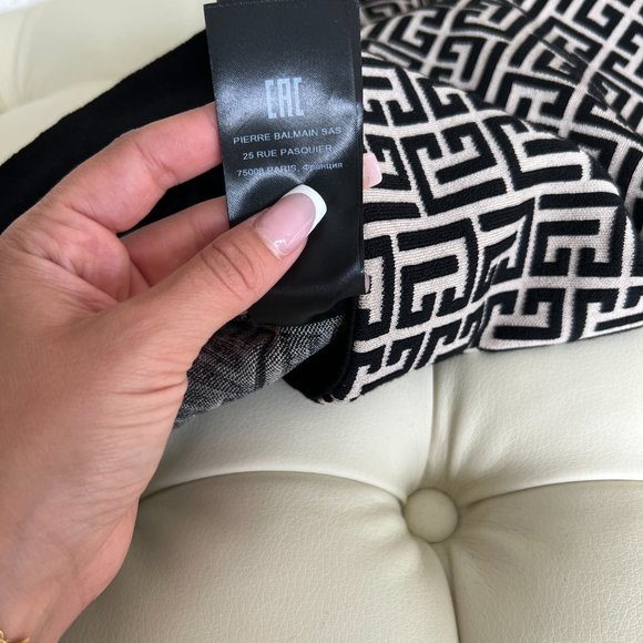 Cropped Bicolor Jacquard Sports Bra Top With Balmain Monogram - 36 - Picture 7 of 8